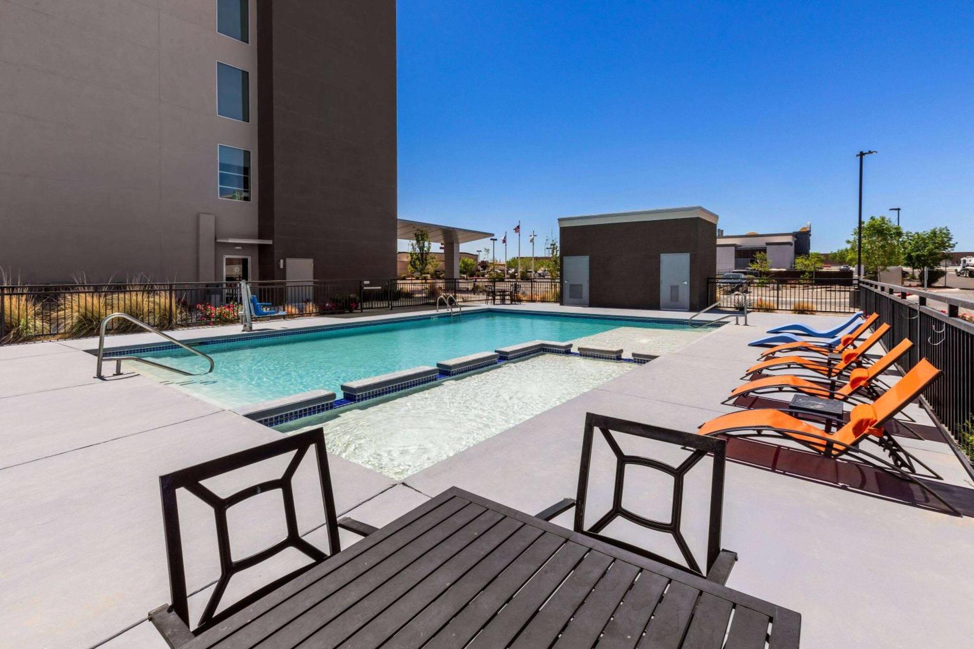 Hotel La Quinta & By Wyndham East Loop-375 El Paso